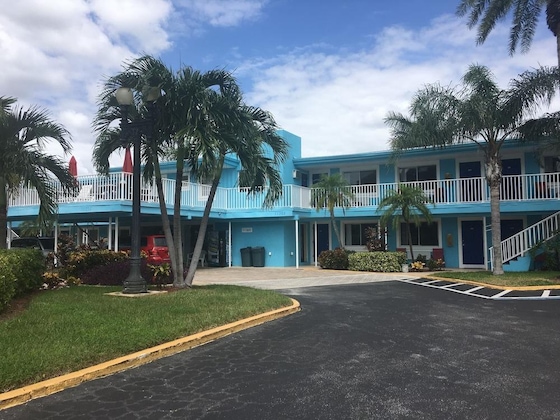 Gallery - The Bayside Inn & Marina