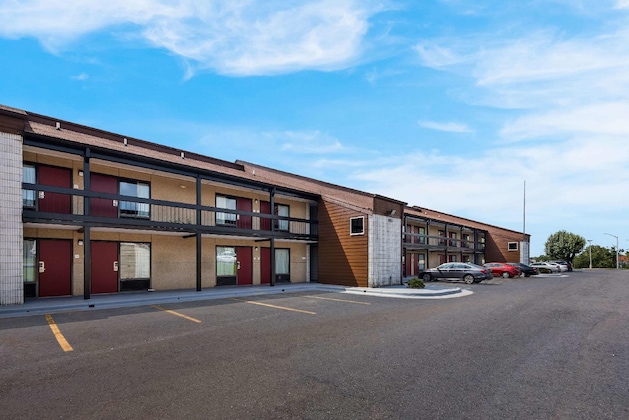 Gallery - Econo Lodge Madison Airport