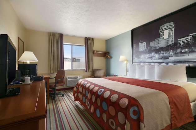 Gallery - Super 8 By Wyndham Park City North Wichita Area