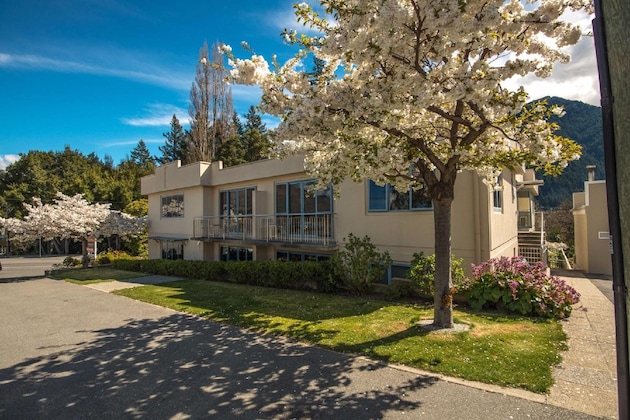 Gallery - Coronation Lodge