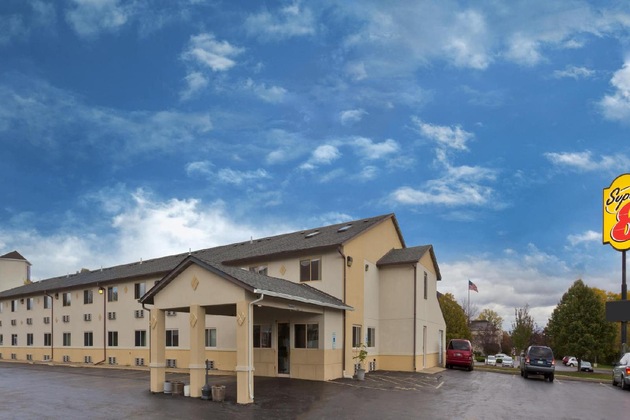 Gallery - Super 8 By Wyndham Rockford