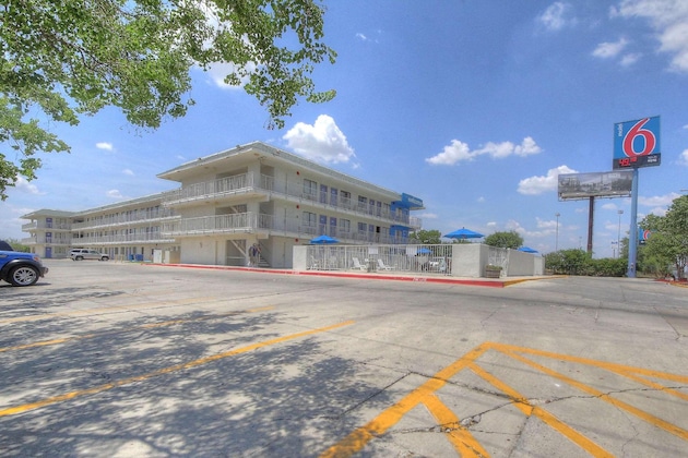 Gallery - Motel 6 San Antonio, Tx - West Seaworld