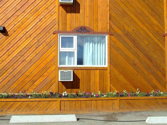 Gallery - Yukon Inn