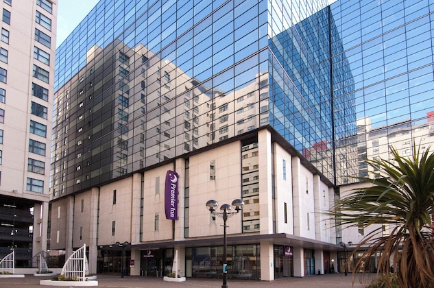 Gallery - Premier Inn Cardiff City Centre (Queen Street)