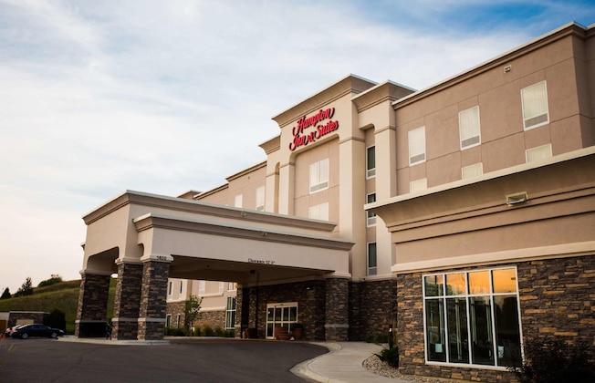 Gallery - Hampton Inn & Suites Minot Airport