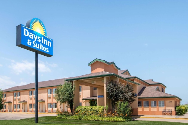 Gallery - Days Inn & Suites By Wyndham Wichita