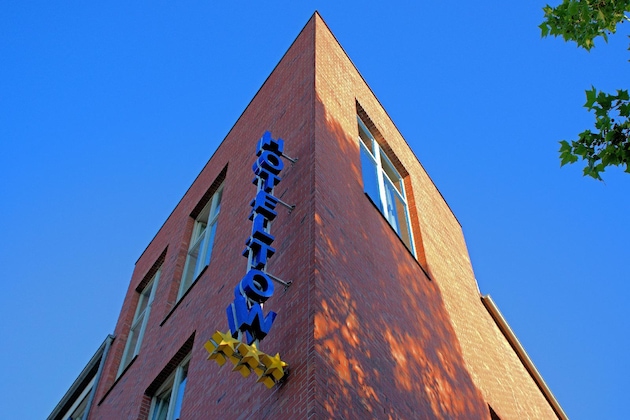 Gallery - H24 Hoteltow