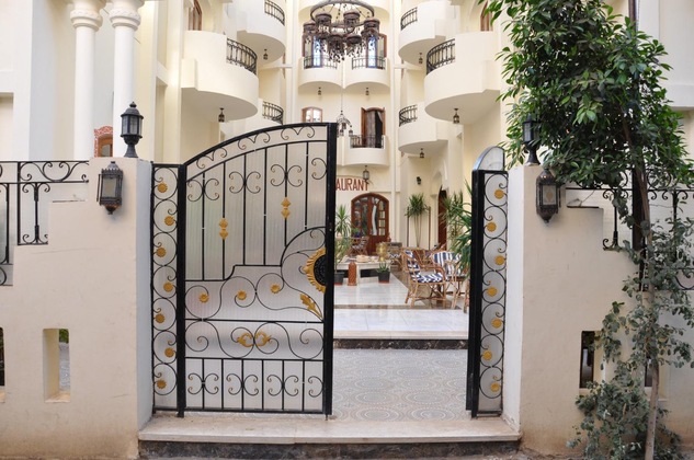 Gallery - Alhambra Hotel