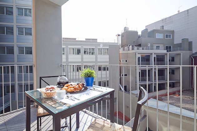 Gallery - Charmsuites Paralel