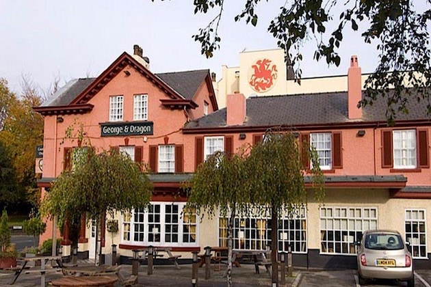 Gallery - Premier Inn Manchester Altrincham