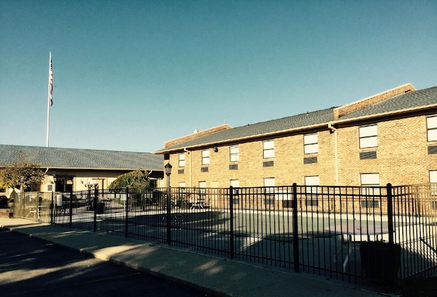 Gallery - American Inn North Kansas City