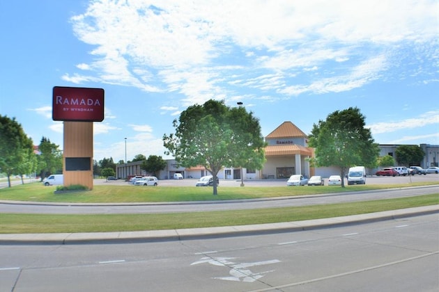 Gallery - Ramada By Wyndham Sioux Falls Airport-Waterpark & Event Ctr