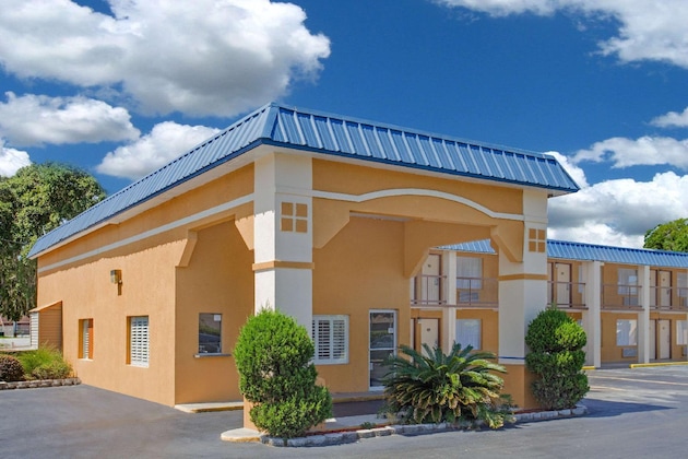Gallery - Super 8 By Wyndham Port Royal Beaufort