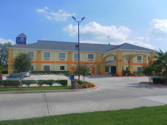 Gallery - Americas Best Value Inn & Suites-Bush Int'l Airport