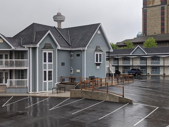 Gallery - Falls Lodge And Suites