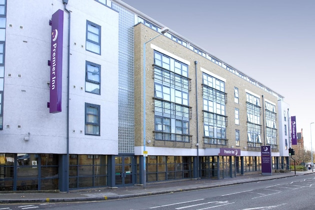 Gallery - Premier Inn London Kew Bridge