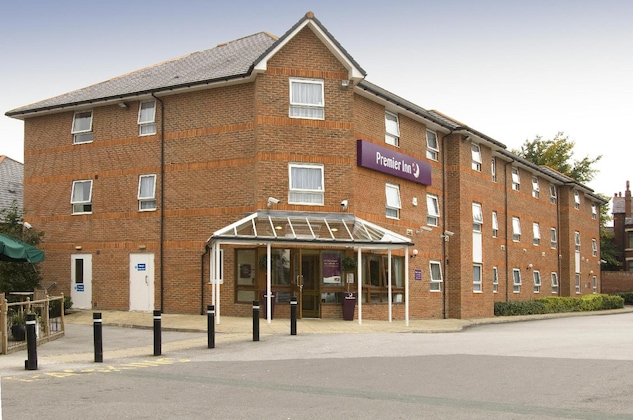 Gallery - Premier Inn Leeds East