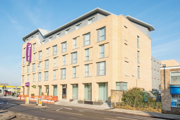 Gallery - Premier Inn Cambridge East (Newmarket Road)