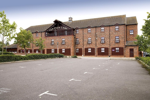 Gallery - Premier Inn Milton Keynes Sw(Furzton Lake)