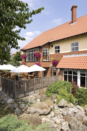 Gallery - Premier Inn Oxford Cowley