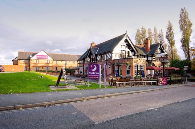 Gallery - Premier Inn Warrington North East