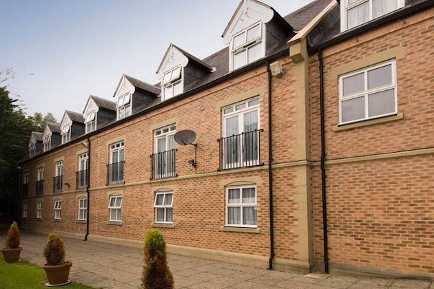 Gallery - Premier Inn Wakefield Central