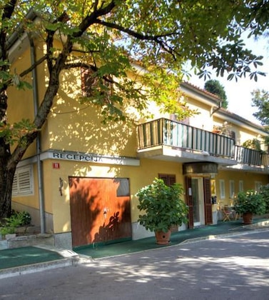 Gallery - Forgotten Garden Apartments And Rooms