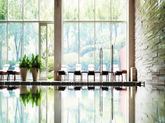 Gallery - Rolling Hills Hotel