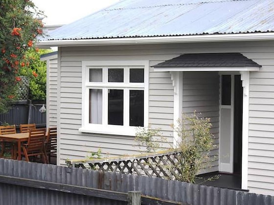 Gallery - Christchurch City & Country Cottages - Clarence Cottage