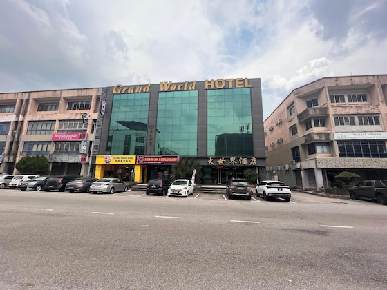 Gallery - Capital O 91074 Grand World Hotel