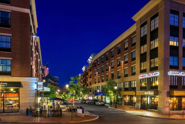 Gallery - Hampton Inn & Suites Portsmouth Downtown