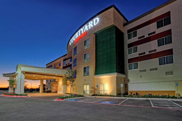 Gallery - Courtyard San Marcos
