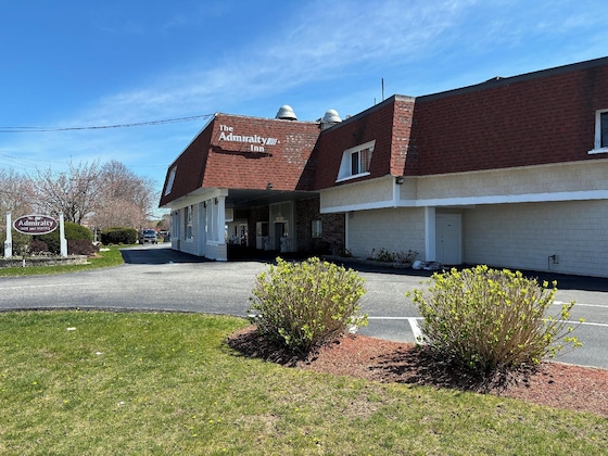 Gallery - Admiralty Inn & Suites - A Red Collection Hotel