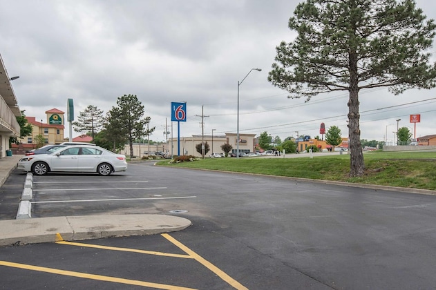 Gallery - Motel 6 Kansas City North - Airport