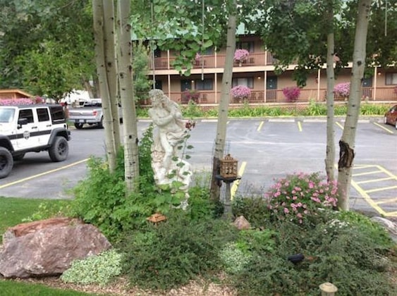Gallery - The River's Edge Motel Lodge & Resort