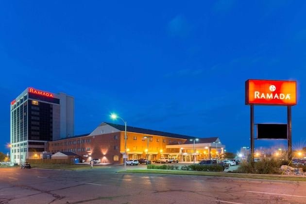 Gallery - Ramada By Wyndham Topeka Downtown Hotel & Convention Center