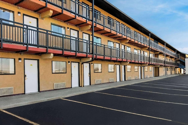 Gallery - Super 8 By Wyndham Vandalia Dayton International Airport