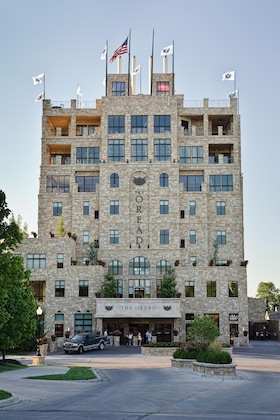 Gallery - The Oread Lawrence, Tapestry Collection By Hilton