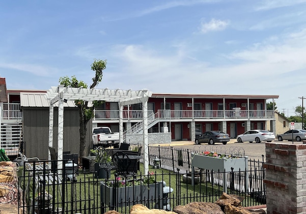 Gallery - Midtown Inn & Suites