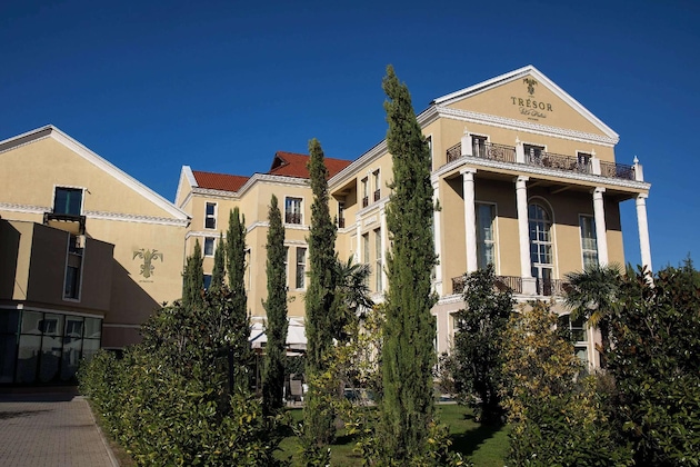 Gallery - Tresor Le Palais Timisoara, Curio Collection By Hilton