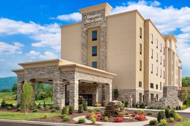 Gallery - Hampton Inn & Suites Williamsport- Faxon Exit