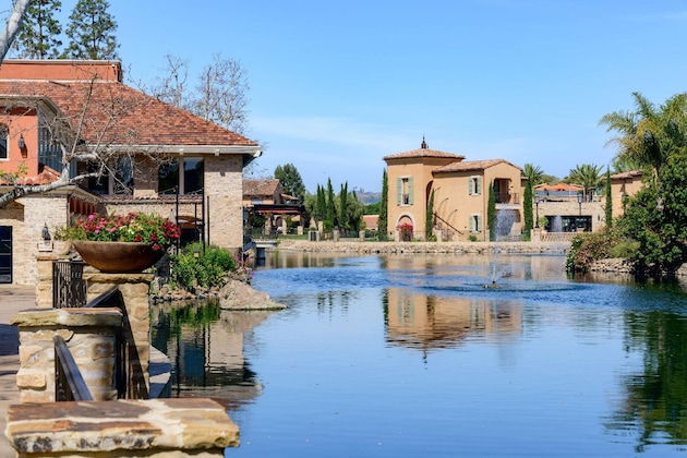Gallery - Westlake Village Inn