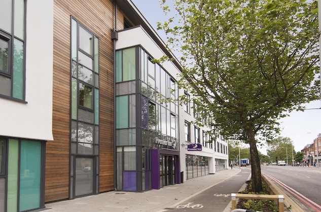 Gallery - Premier Inn London Richmond