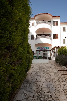 Gallery - Ericeira Chill Hill Hostel & Private Rooms - Peach Garden