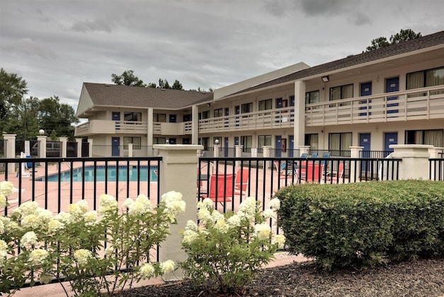 Gallery - Super 7 Inn Tupelo