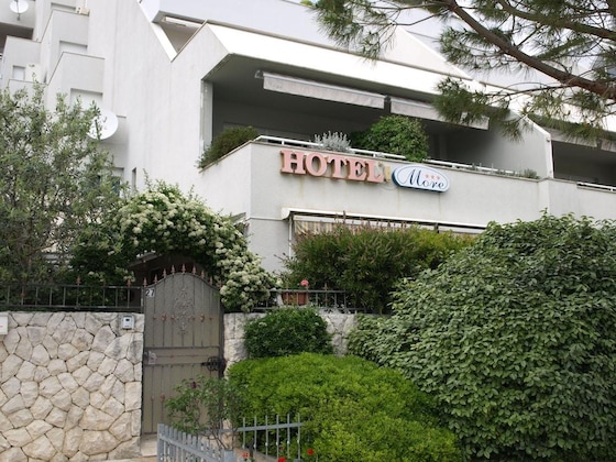 Gallery - Hotel More