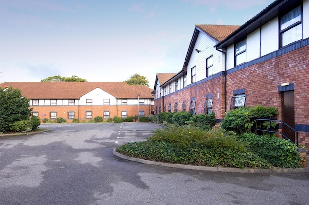 Gallery - Premier Inn Liverpool (West Derby)