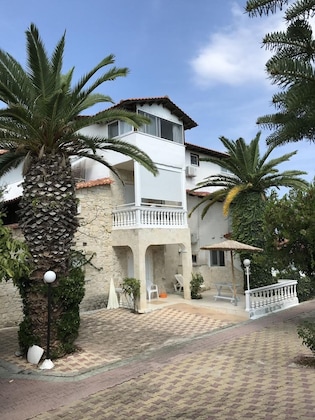 Gallery - Villa George