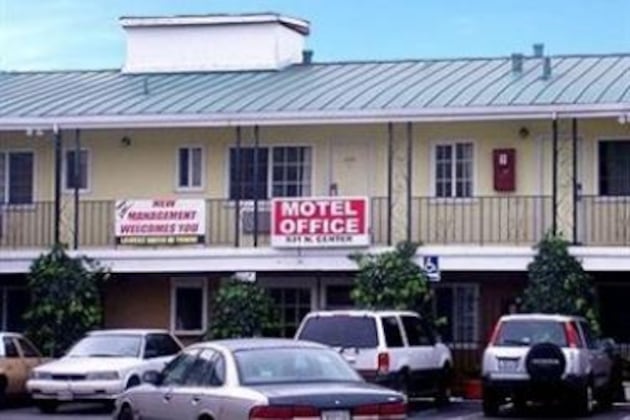 Gallery - Stockton Travelers Motel
