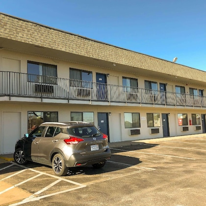 Gallery - Motel 6 Wichita Airport